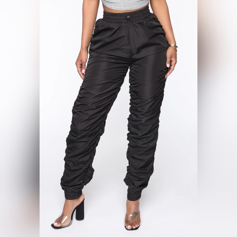 Fashion Nova Sporty Joggers - Black